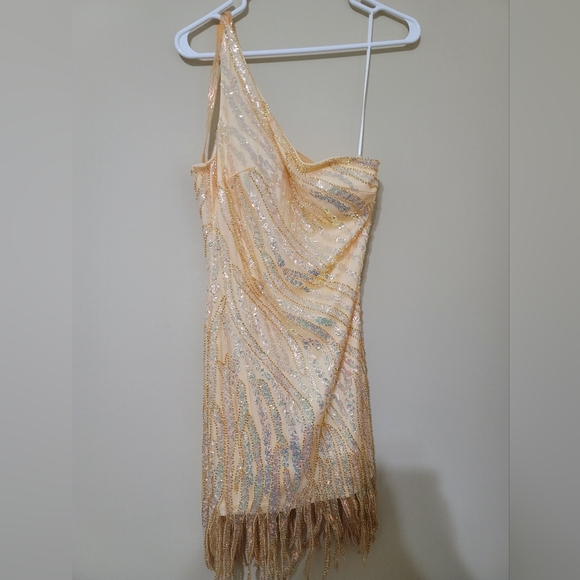 BERLINNOVA NWOT Gold One Shoulder Sequin Hoco Dress - Picture 3 of 5